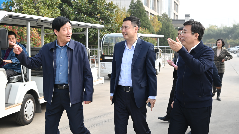 中節(jié)能（山東）節(jié)能環(huán)?？萍加邢薰緛砩綎|盛寶集團考察工作，安丘市委書記賈勤清一行陪同